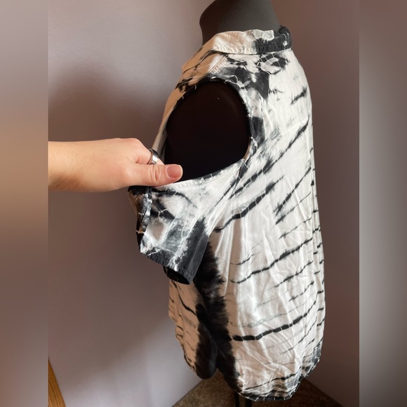 Rock and Republic Tie Dye Button Down Blouse - Picture 2 of 4